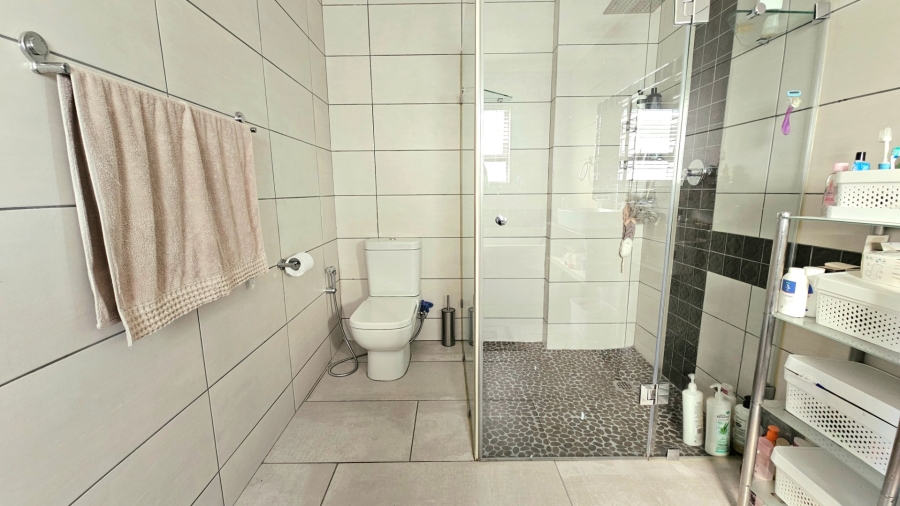 5 Bedroom Property for Sale in Sandy Point Beach Estate Western Cape
